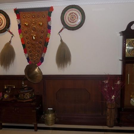 Hotel Elegance Kaladi Bagian luar foto