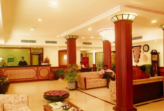 Hotel Elegance Kaladi Bagian luar foto