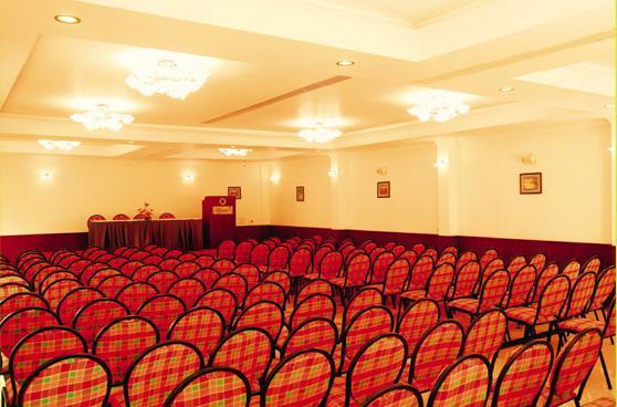 Hotel Elegance Kaladi Bagian luar foto