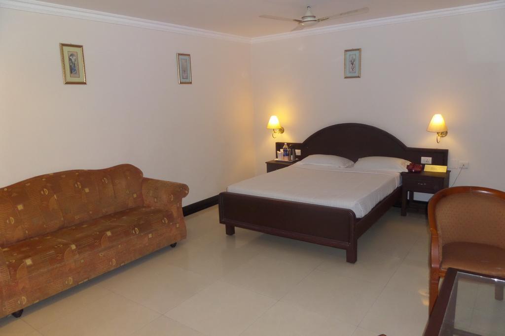 Hotel Elegance Kaladi Ruang foto