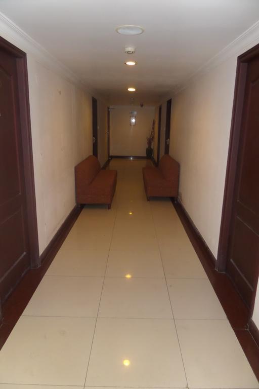 Hotel Elegance Kaladi Bagian luar foto