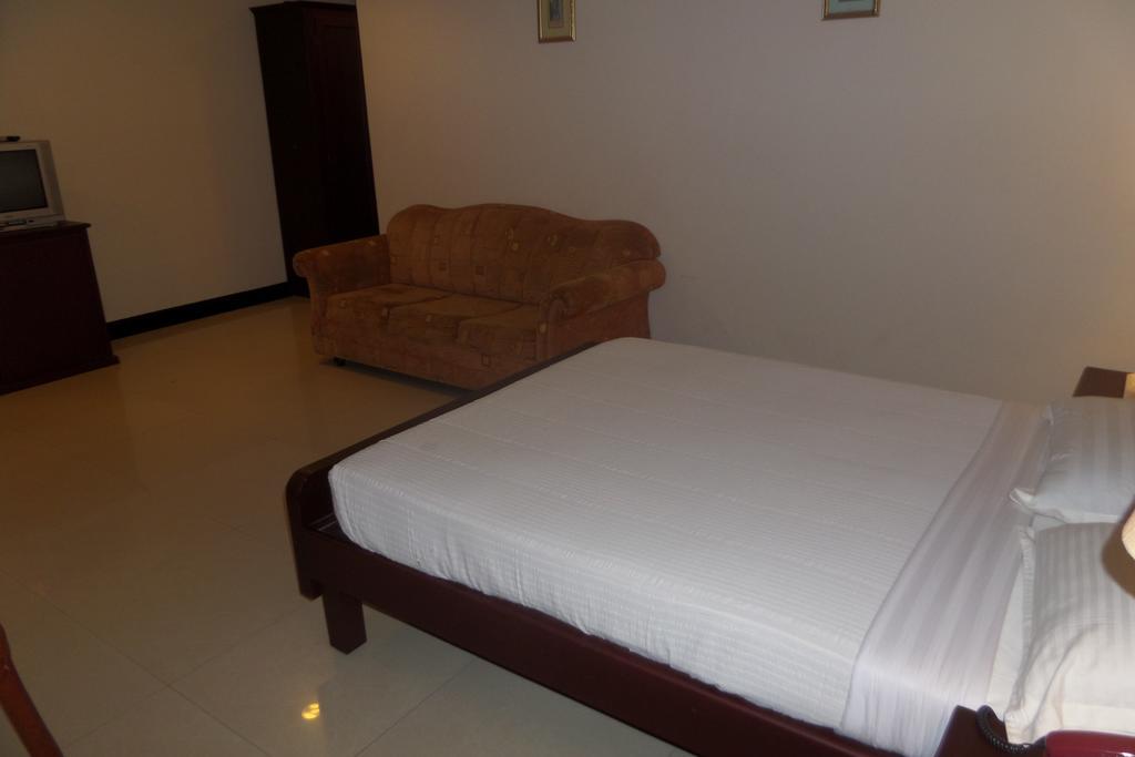 Hotel Elegance Kaladi Ruang foto