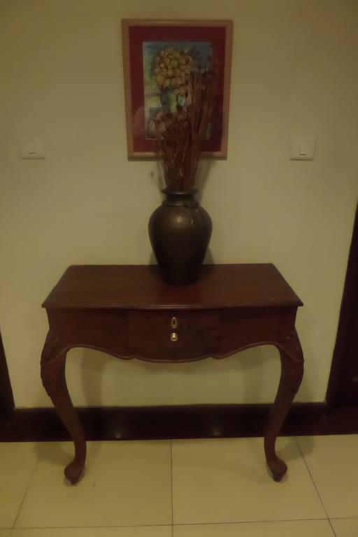 Hotel Elegance Kaladi Bagian luar foto