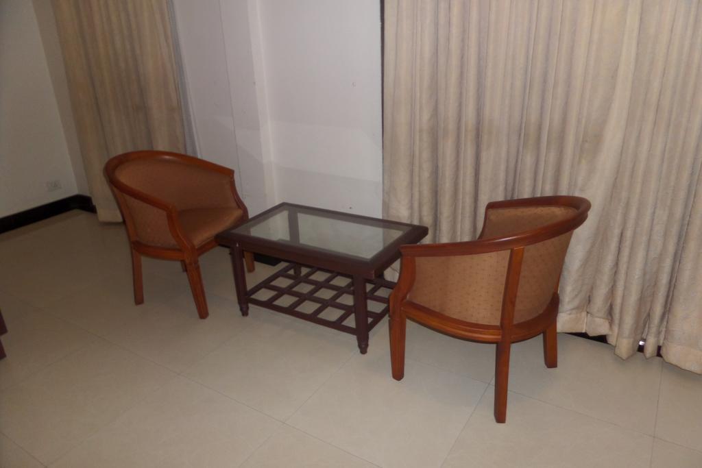 Hotel Elegance Kaladi Ruang foto