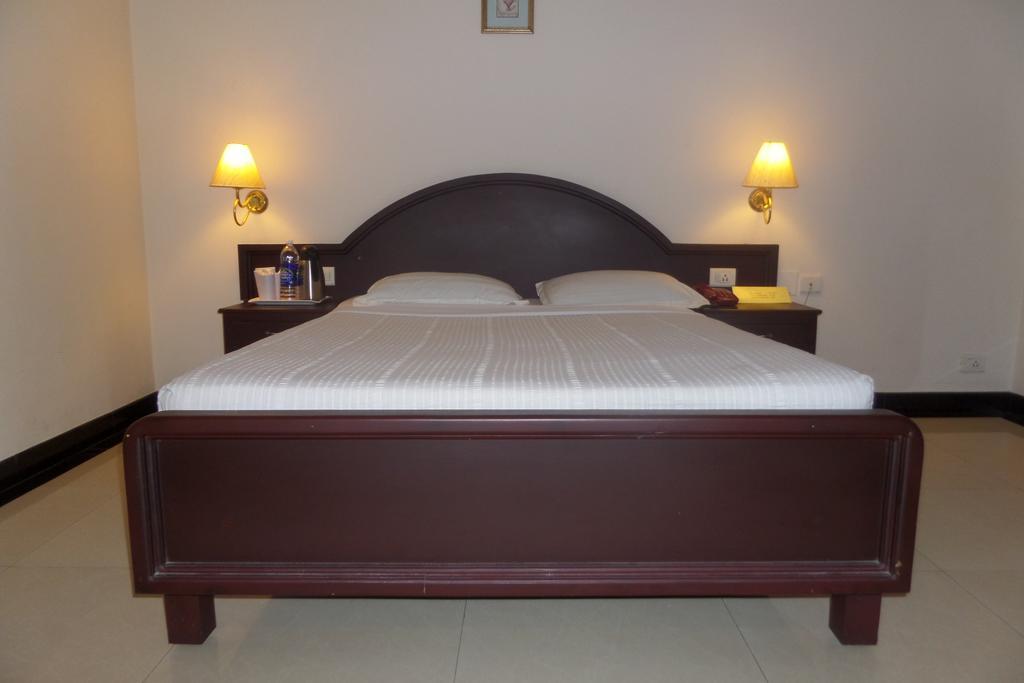 Hotel Elegance Kaladi Ruang foto