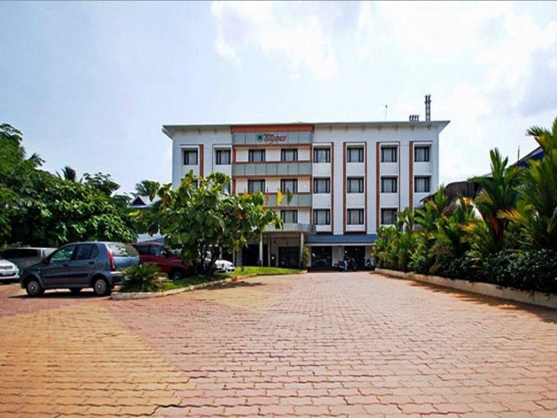 Hotel Elegance Kaladi Bagian luar foto