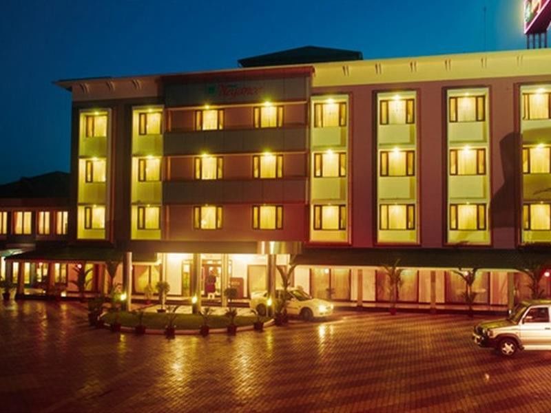 Hotel Elegance Kaladi Bagian luar foto