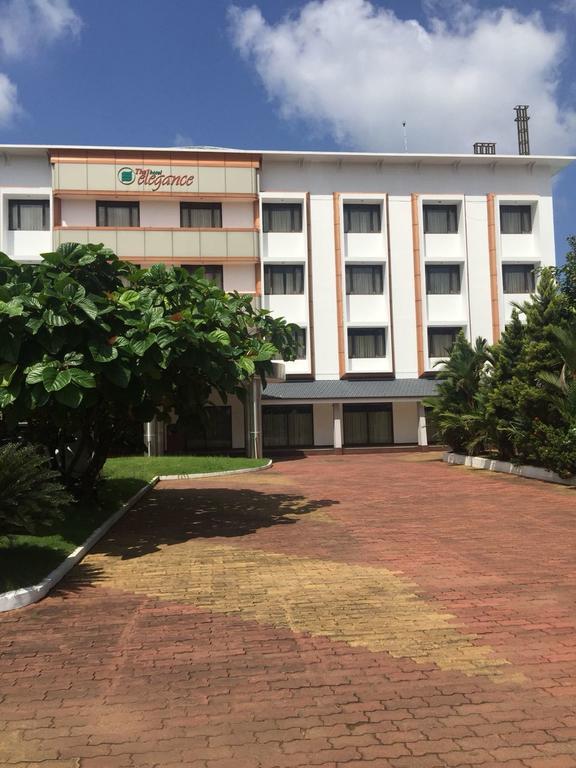 Hotel Elegance Kaladi Bagian luar foto